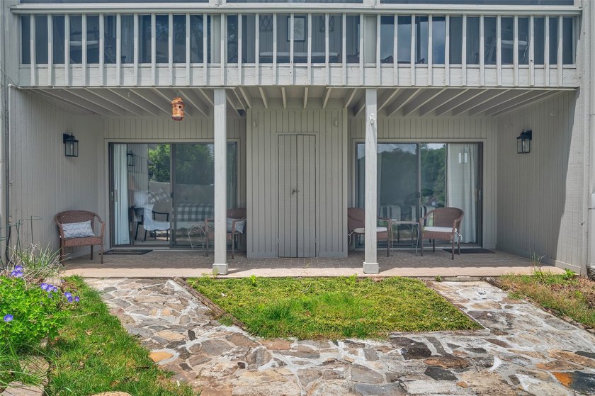 Fully furnished and beautifully renovated lakefront condo at - photo 29
