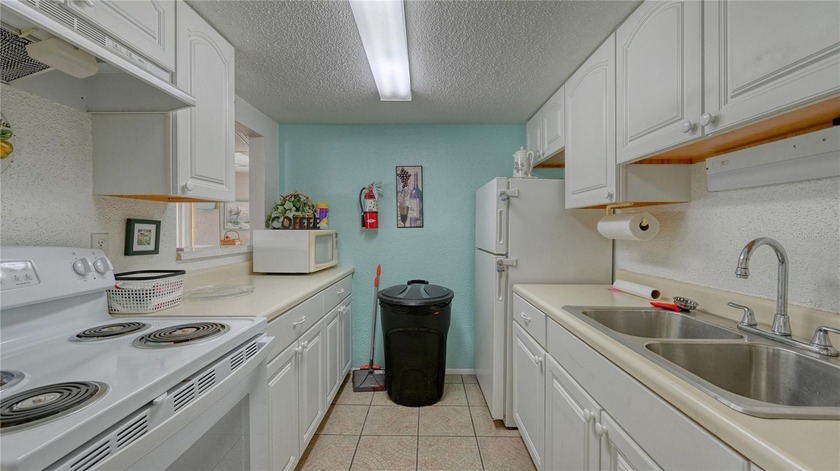 WOW.  HUGE PRICE REDUCTION!! This spacious 2-bedroom, 2-bath - photo 50