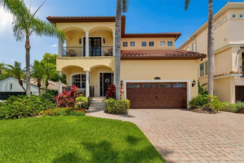 Welcome to 107 Bermuda, a beautifully crafted custom-built - photo 2