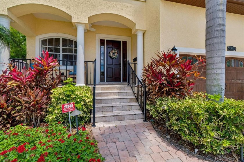 Welcome to 107 Bermuda, a beautifully crafted custom-built - photo 4