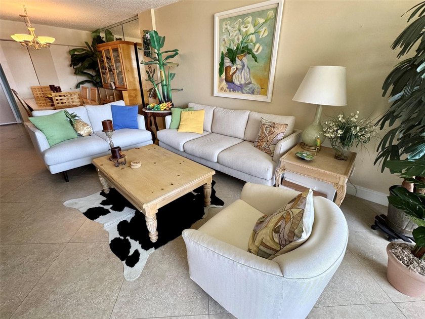 Enjoy direct water views from every room of the pool, marina and - photo 3