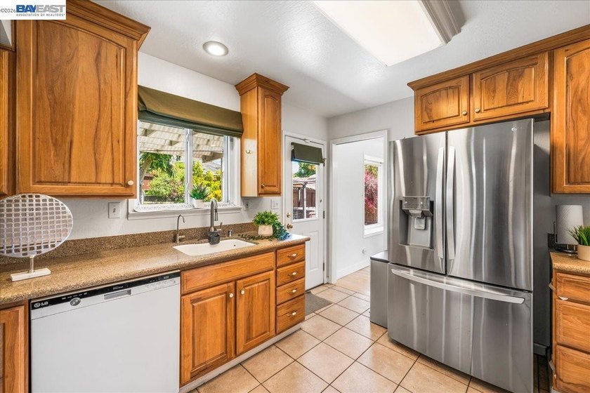 Rarely available Warm Springs showpiece blending timeless - photo 12