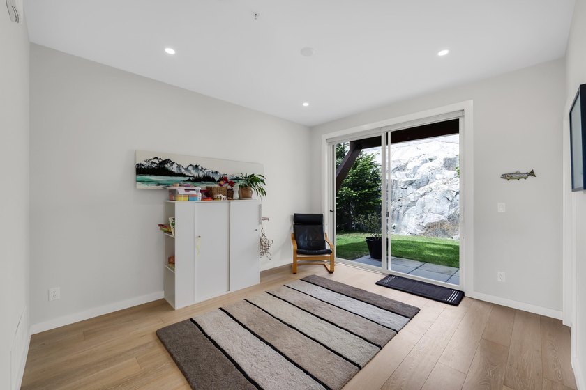 Breathtaking views and a private backyard! Bright and - photo 16