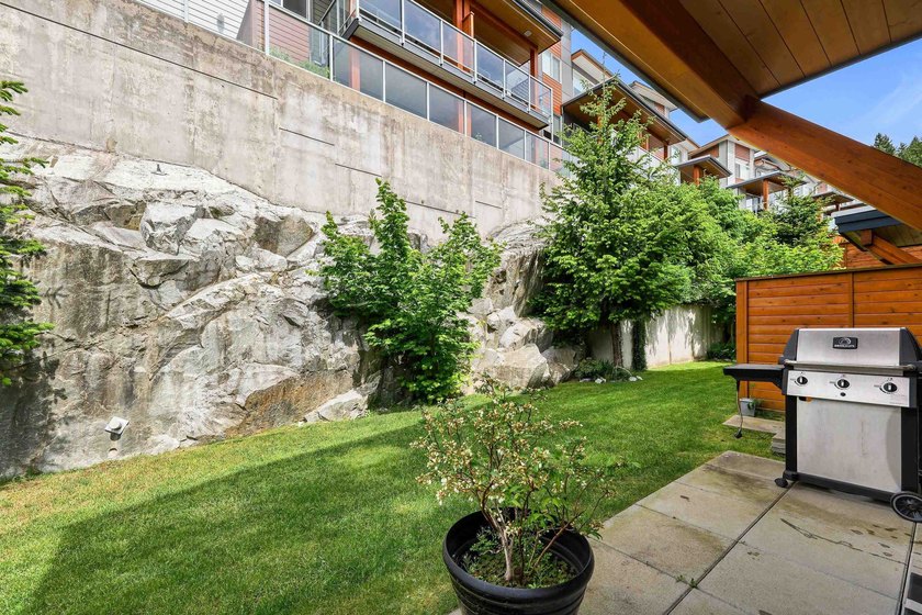 Breathtaking views and a private backyard! Bright and - photo 17