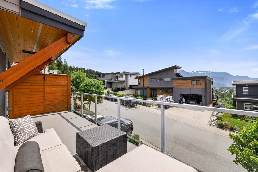 Breathtaking views and a private backyard! Bright and - photo 18