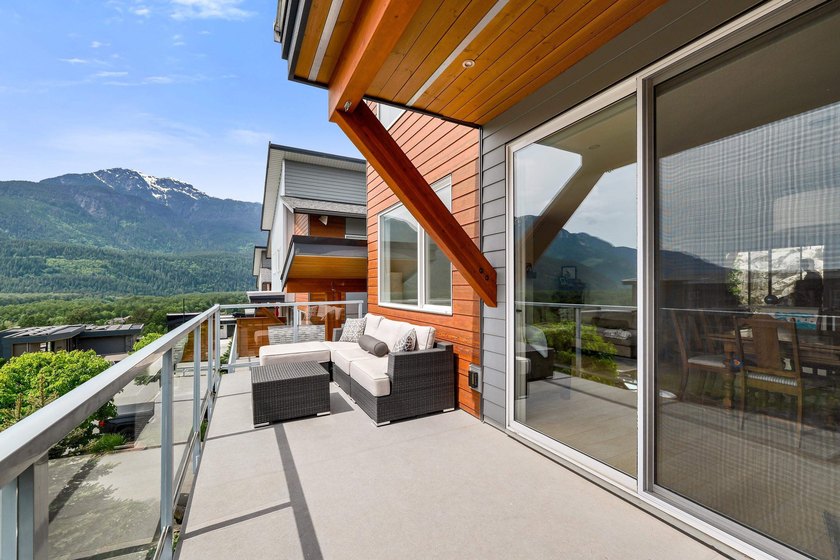 Breathtaking views and a private backyard! Bright and - photo 19