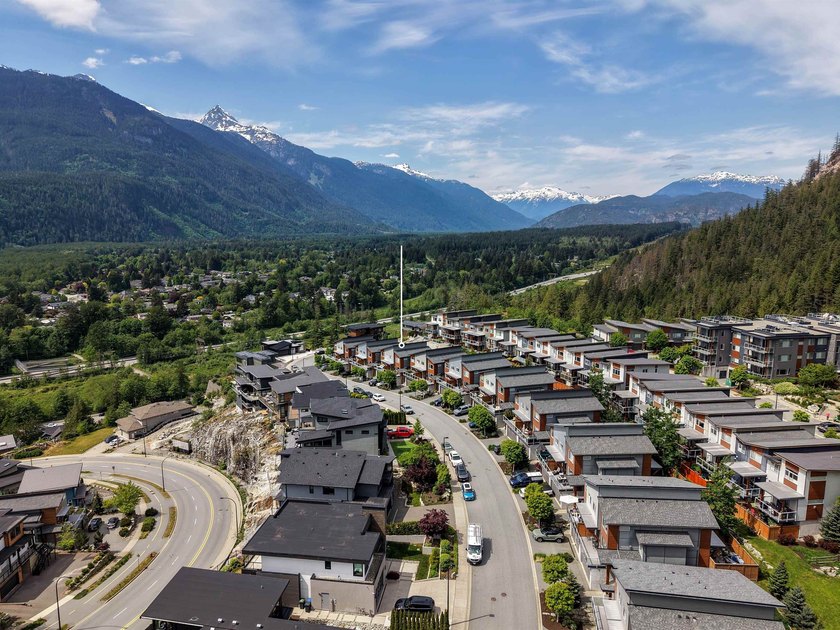 Breathtaking views and a private backyard! Bright and - photo 28