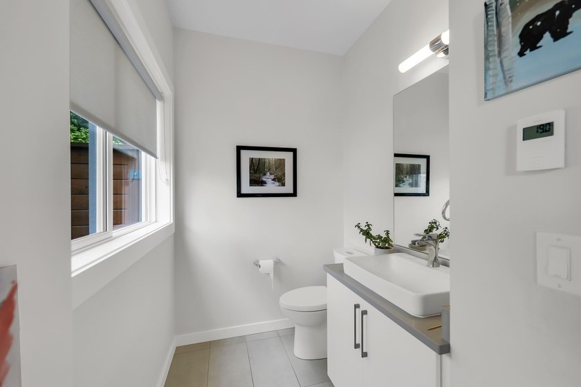 Breathtaking views and a private backyard! Bright and - photo 30