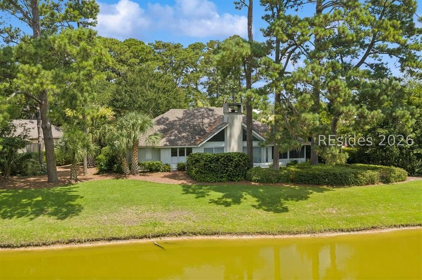 Pristine, thoughtfully updated residence with Sams Point Pond - photo 2