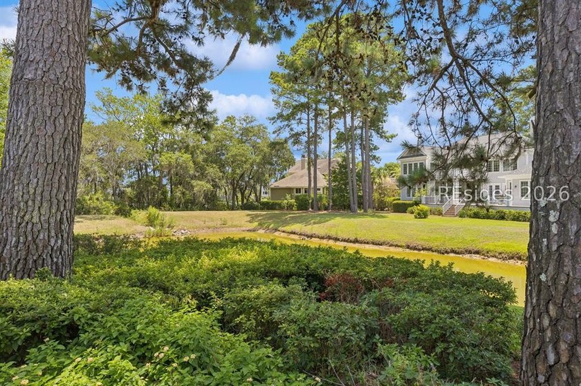 Pristine, thoughtfully updated residence with Sams Point Pond - photo 5