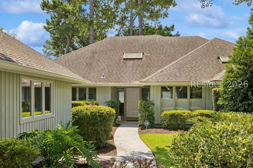 Pristine, thoughtfully updated residence with Sams Point Pond - photo 7