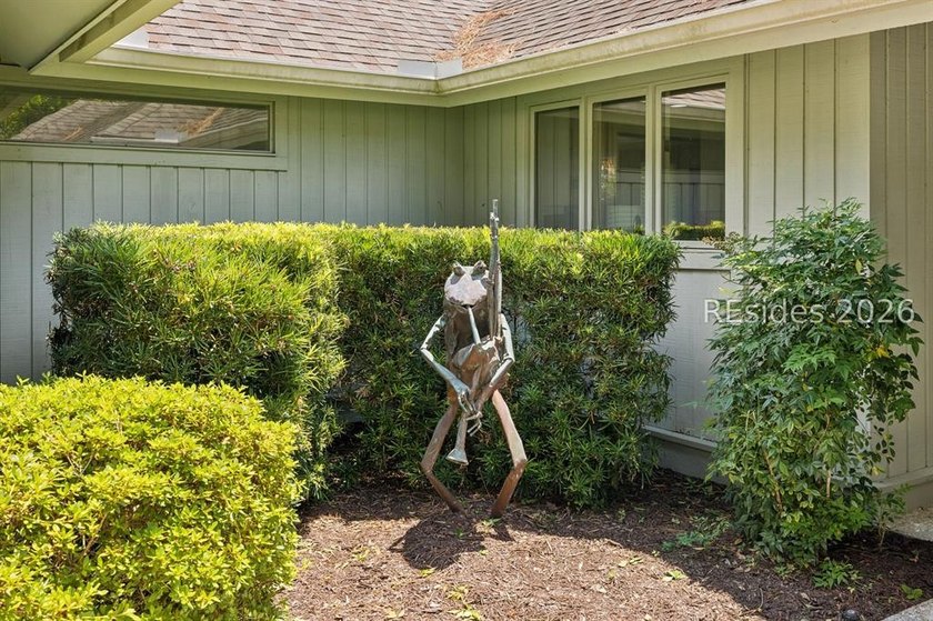 Pristine, thoughtfully updated residence with Sams Point Pond - photo 8