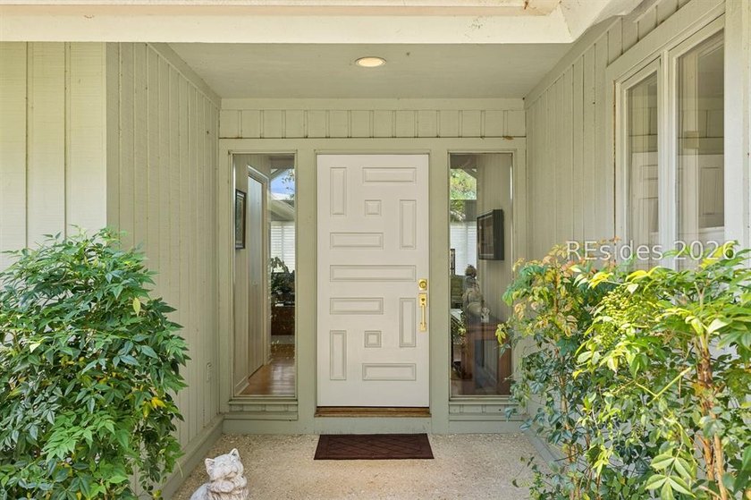 Pristine, thoughtfully updated residence with Sams Point Pond - photo 9