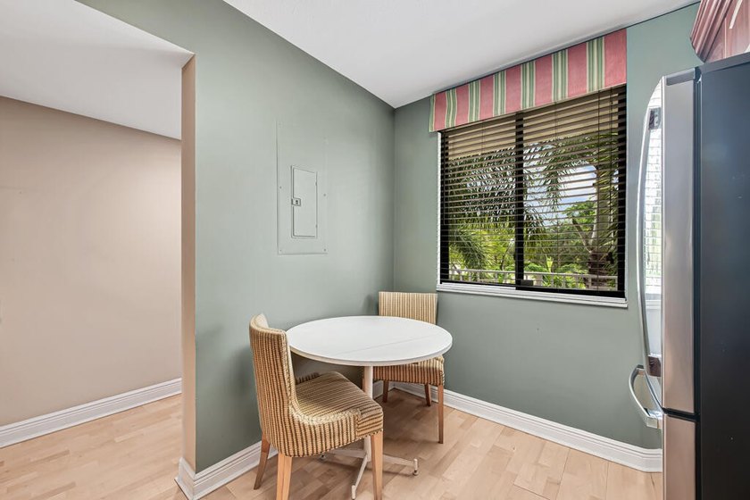 Overlooking the redesigned Via Mizner Golf Course, this spacious - photo 17