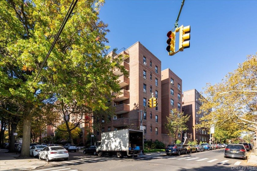 The Versailles a move-in ready 1 bedroom/1 bathroom Co-op in the - photo 18