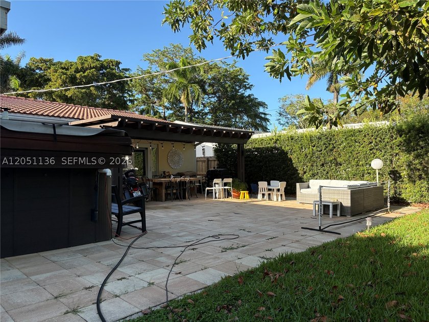 Nestled in one of Hollywood's most desirable neighborhoods, this - photo 24