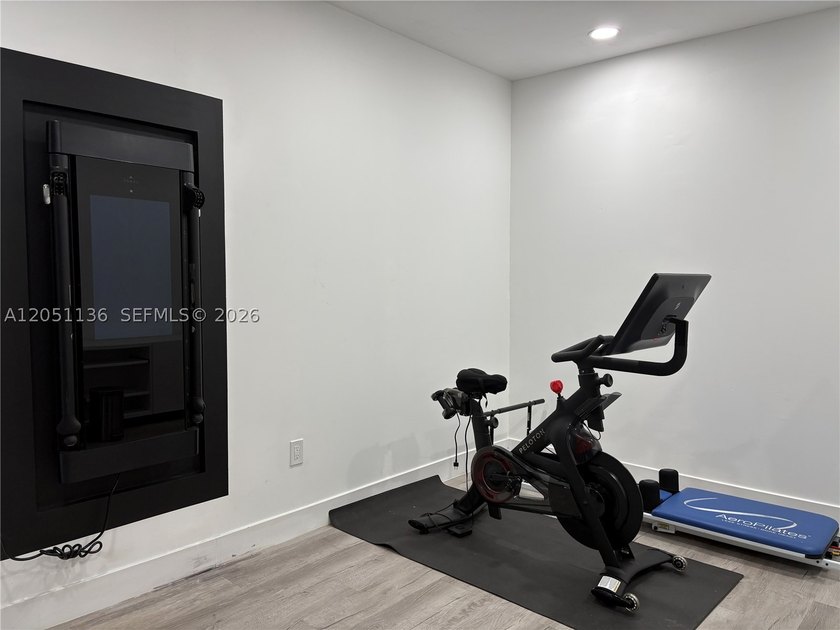 Nestled in one of Hollywood's most desirable neighborhoods, this - photo 29
