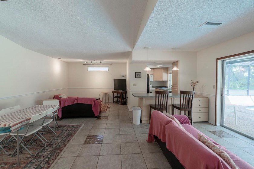 ATTENTION BUYERS! Welcome to this spacious 2-bedroom, 2-bathroom - photo 10