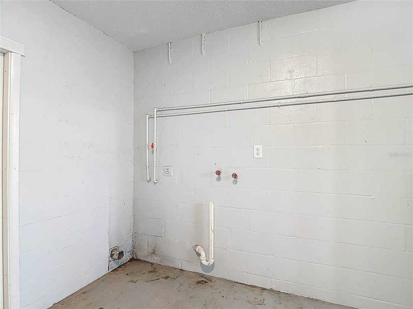 Under contract-accepting backup offers. Virtually Staged - photo 38