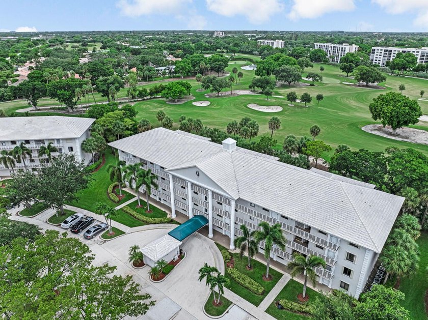 Overlooking the redesigned Via Mizner Golf Course, this spacious - photo 40