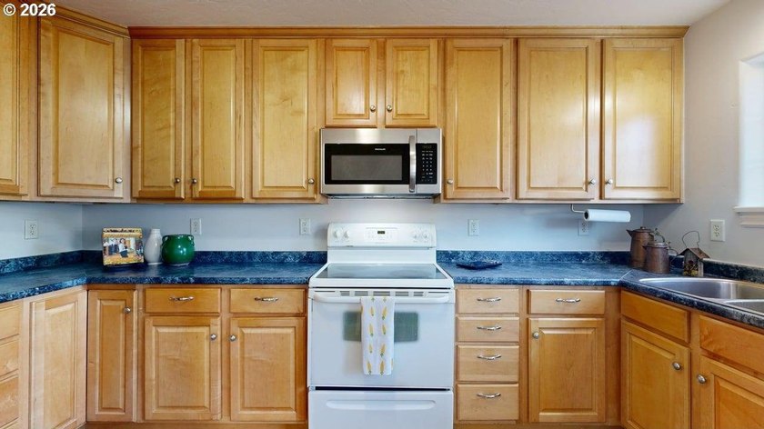 Three bedrooms and a spacious two-level layout set the tone for - photo 10