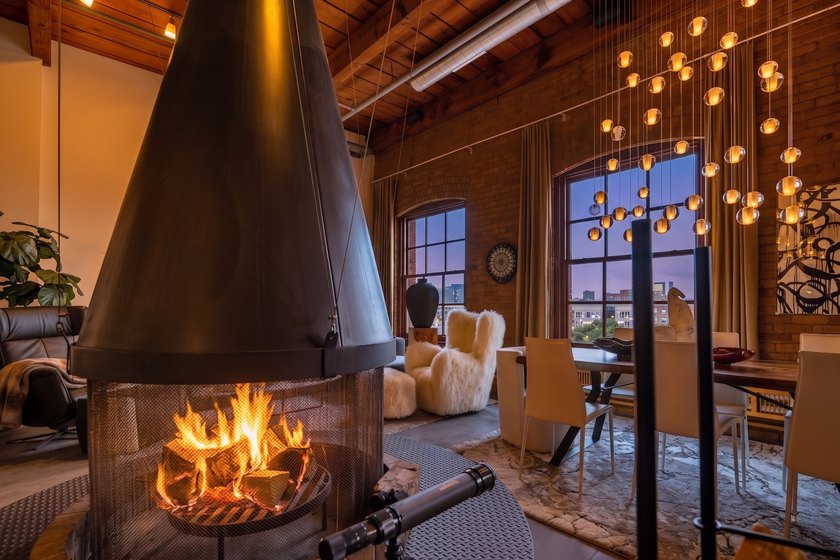 Originally built in 1900, this Historical North Loop Loft - photo 3