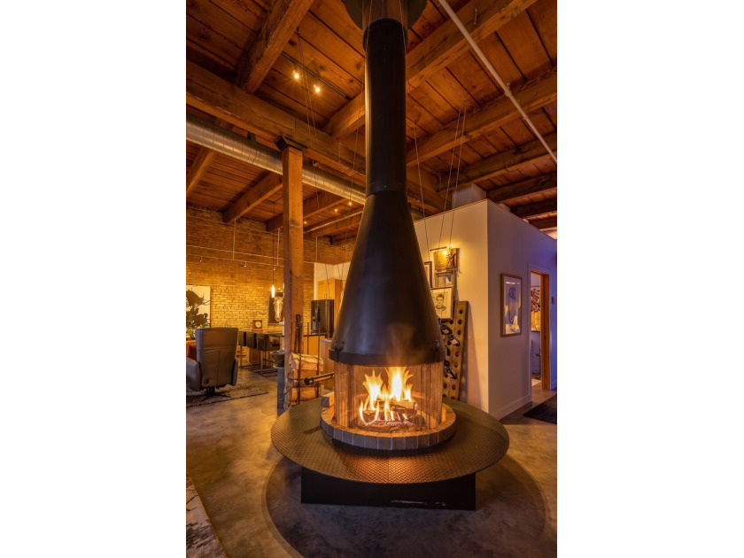 Originally built in 1900, this Historical North Loop Loft - photo 4