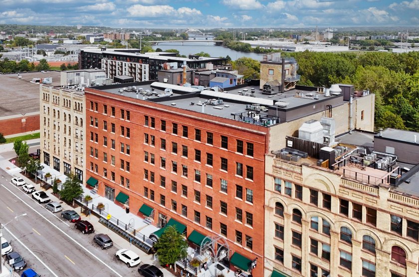 Originally built in 1900, this Historical North Loop Loft - photo 5