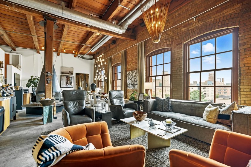 Originally built in 1900, this Historical North Loop Loft - photo 6