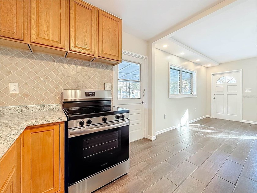 Virtually Staged. Looking for a home that blends comfort - photo 40