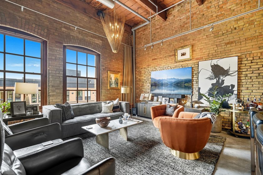 Originally built in 1900, this Historical North Loop Loft - photo 10