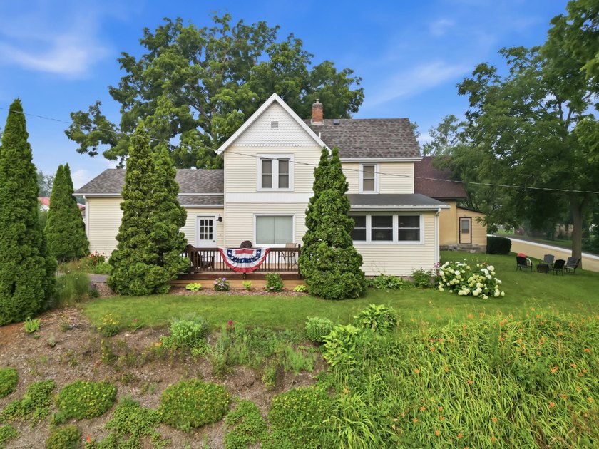 This completely updated Wabasha home is move-in ready! Located - photo 2