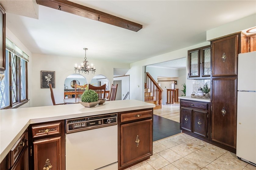 Opportunity awaits! Welcome to 32 Flamingo Dr, a spacious Split - photo 15