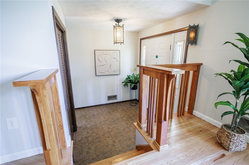 Opportunity awaits! Welcome to 32 Flamingo Dr, a spacious Split - photo 21