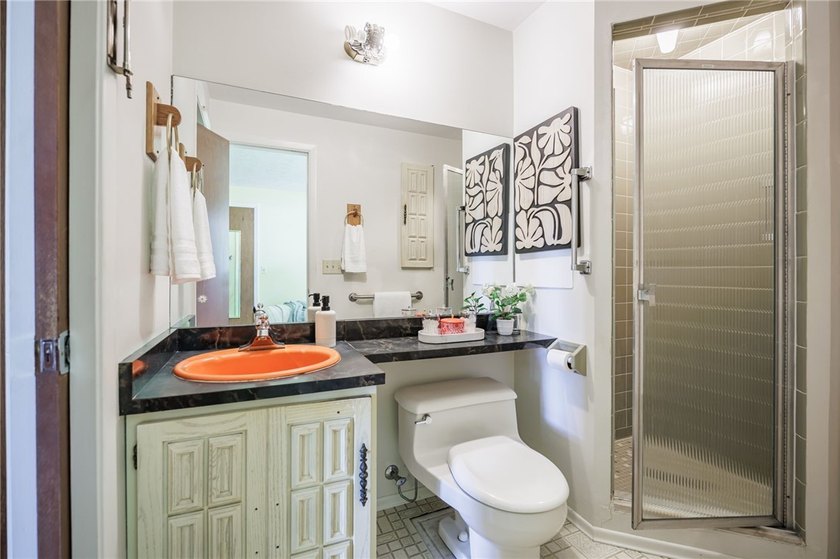Opportunity awaits! Welcome to 32 Flamingo Dr, a spacious Split - photo 24
