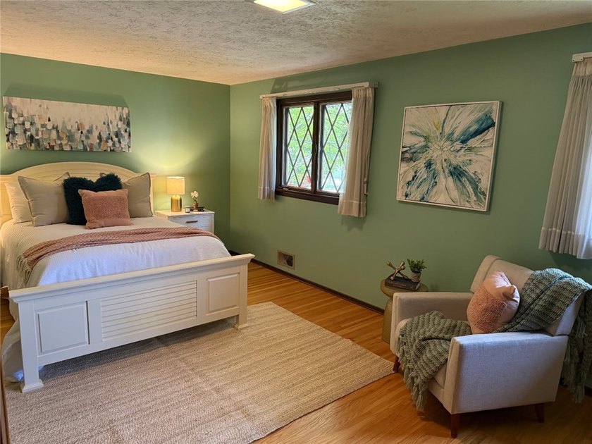 Opportunity awaits! Welcome to 32 Flamingo Dr, a spacious Split - photo 25