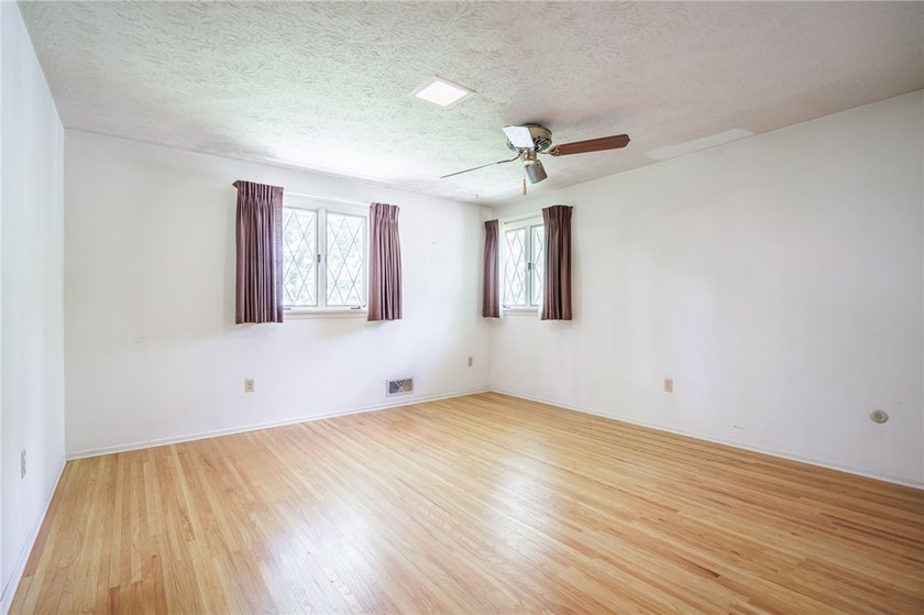 Opportunity awaits! Welcome to 32 Flamingo Dr, a spacious Split - photo 27
