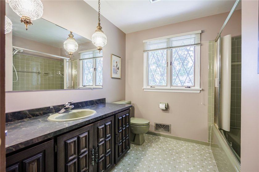 Opportunity awaits! Welcome to 32 Flamingo Dr, a spacious Split - photo 29