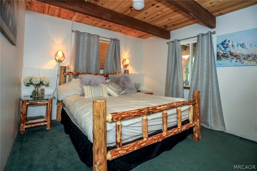 Mountain charm meets modern comfort in this well-maintained - photo 31