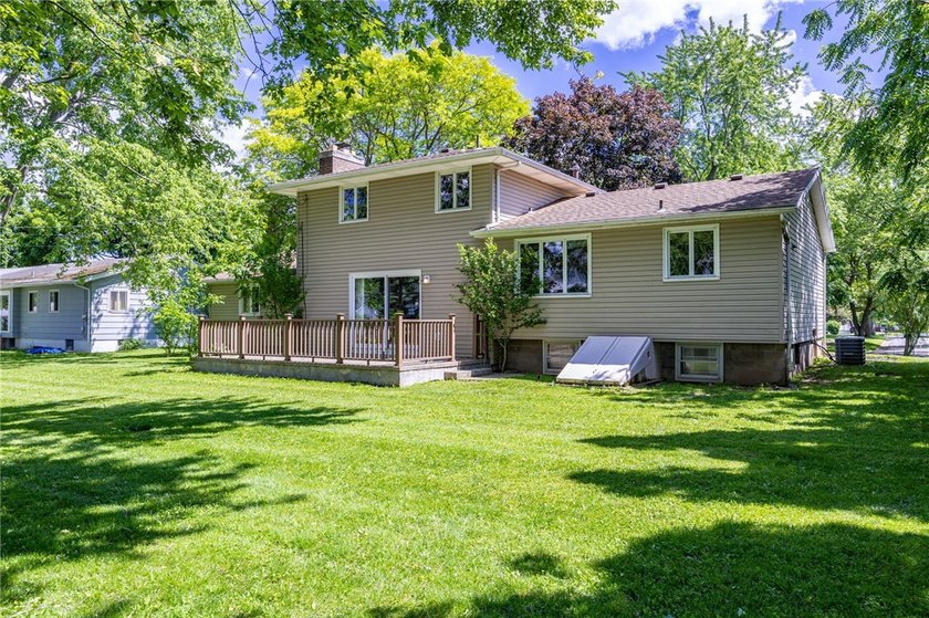 Opportunity awaits! Welcome to 32 Flamingo Dr, a spacious Split - photo 35