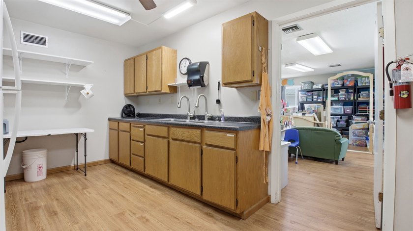 Well-maintained slab-on-grade commercial building in a - photo 35