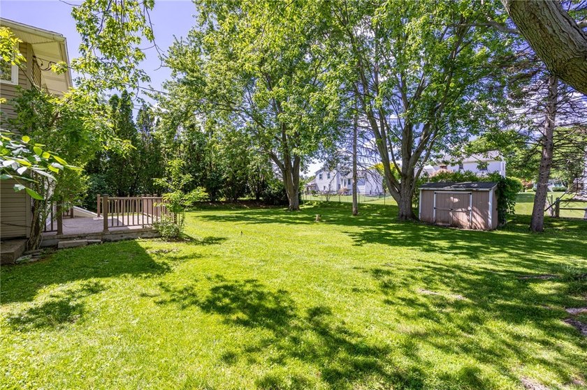 Opportunity awaits! Welcome to 32 Flamingo Dr, a spacious Split - photo 37