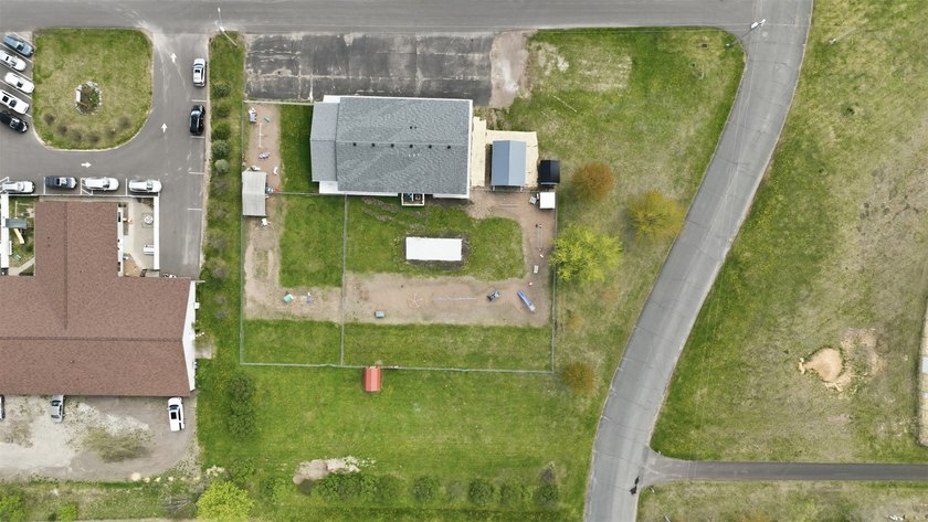 Well-maintained slab-on-grade commercial building in a - photo 45