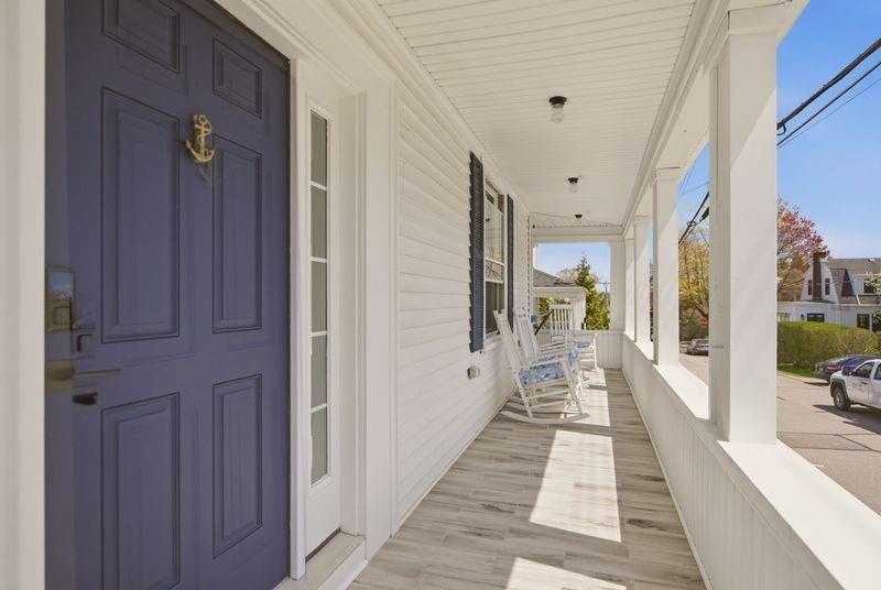 Stunning property with recent updates including newly refinished - photo 2