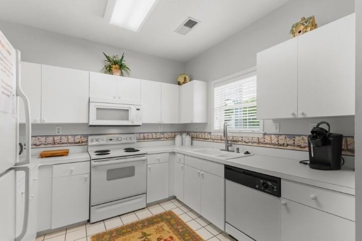 Immaculate and exceptionally well maintained, this 2-bedroom - photo 6