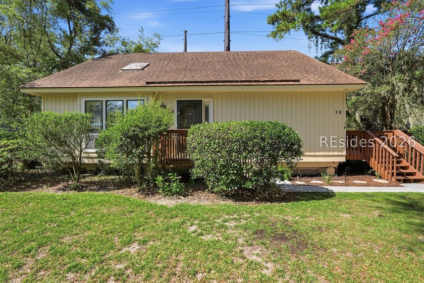 Perfectly situated for easy access to Hilton Head Island or - photo 2
