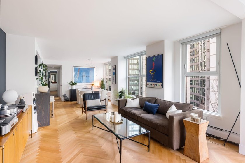 Welcome to this exquisitely renovated 2 bed, 2 bath residence in - photo 11