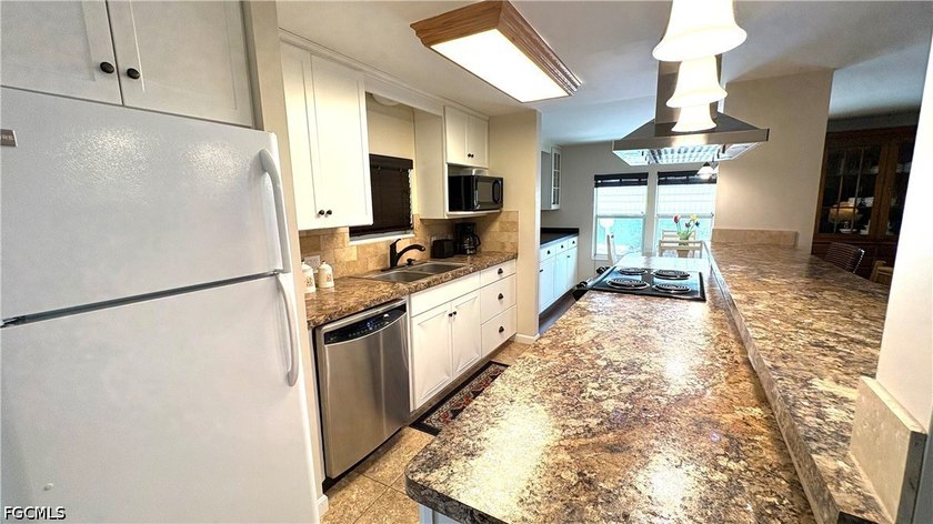 1300+ sq ft of air-conditioned living space in this beautifully - photo 12