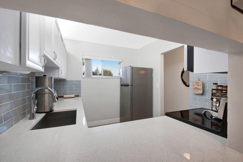 Beautifully updated 2-bedroom, 1-bathroom first-floor condo - photo 13