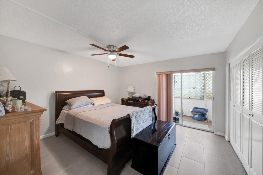 Beautifully updated 2-bedroom, 1-bathroom first-floor condo - photo 14